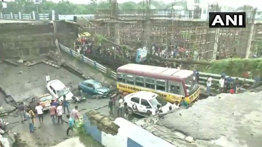 Τραγωδία στην Ινδία: Κατέρρευσε γέφυρα στην Καλκούτα - Ένας νεκρός και 21 τραυματίες