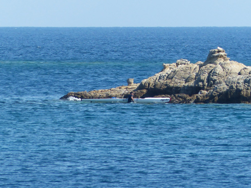 Φωτογραφίες: Η τούμπα του Γιώργου Παπανδρέου με κανό στη Σκιάθο