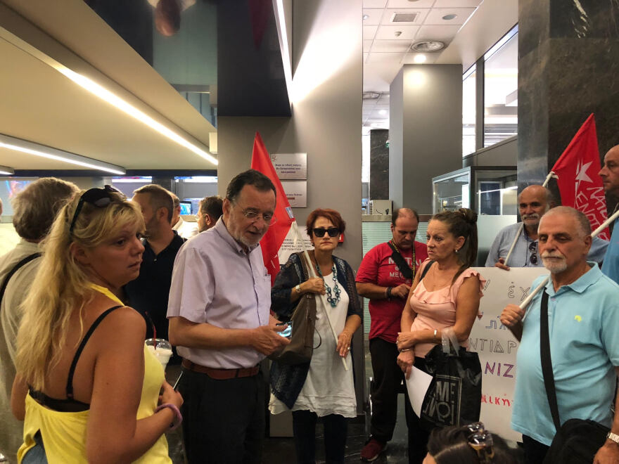 Διαμαρτυρία της Λαϊκής Ενότητας στα γραφεία της ΔΕΗ