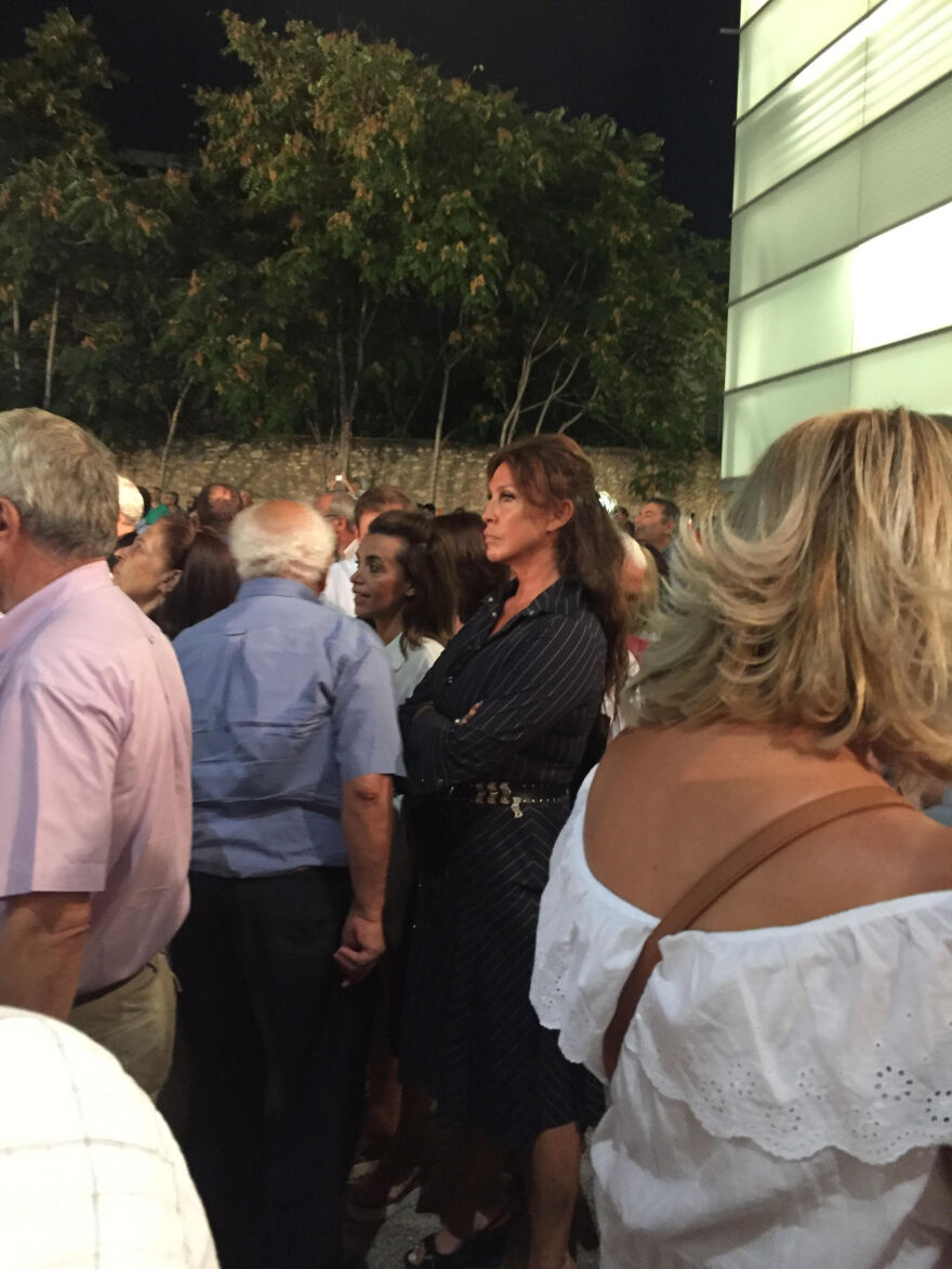 Φωτογραφίες: Η Βάνα Μπάρμπα γιόρτασε τα 44 χρόνια του ΠΑΣΟΚ