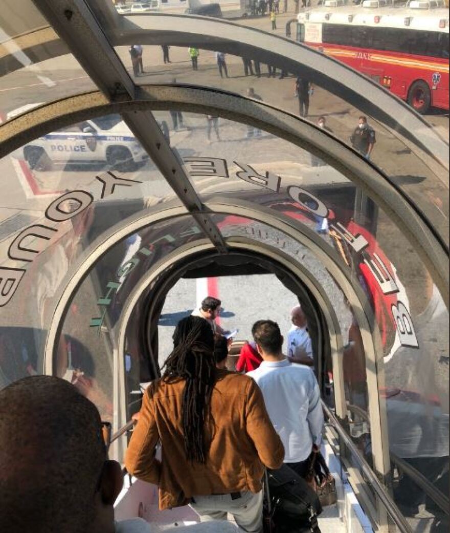 Συναγερμός στο JFK: Σε καραντίνα αεροσκάφος της Emirates με δεκάδες ασθενείς