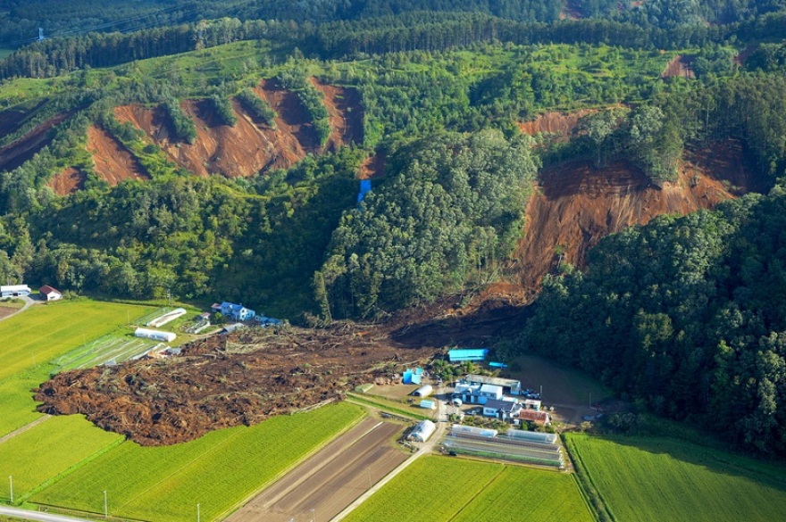 Βίντεο: Εικόνες... Αποκάλυψης από τον σεισμό στην Ιαπωνία 