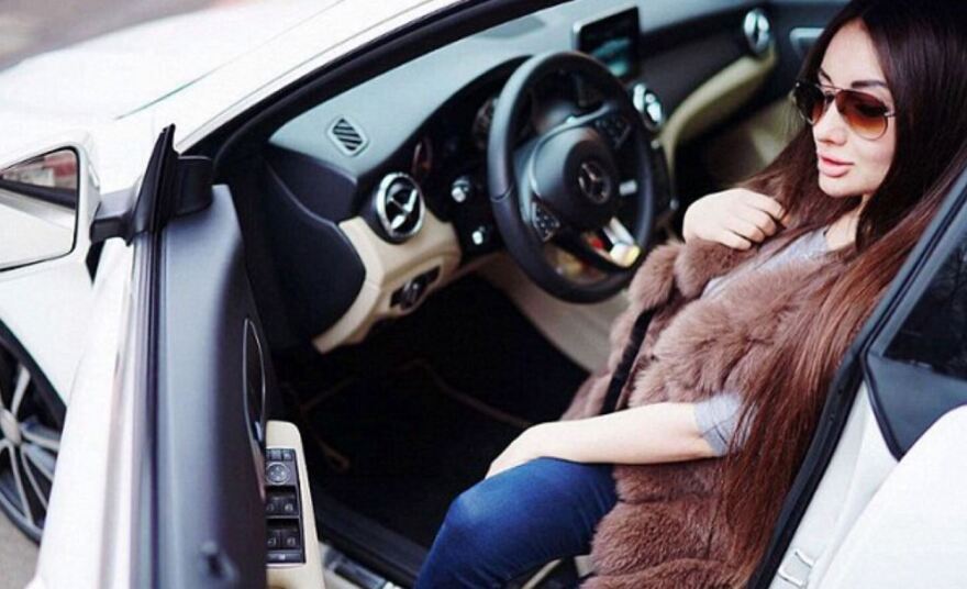 Στη φυλακή πληθωρικό μοντέλο που έδειρε αστυνομικούς και μετά τους πρόσφερε σεξ για να... κάνουν τα στραβά μάτια!