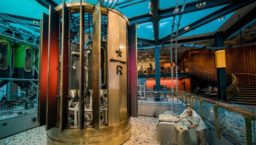 Δείτε φωτογραφίες από το πρώτο κατάστημα της Starbucks στην Ιταλία που ανοίγει αύριο