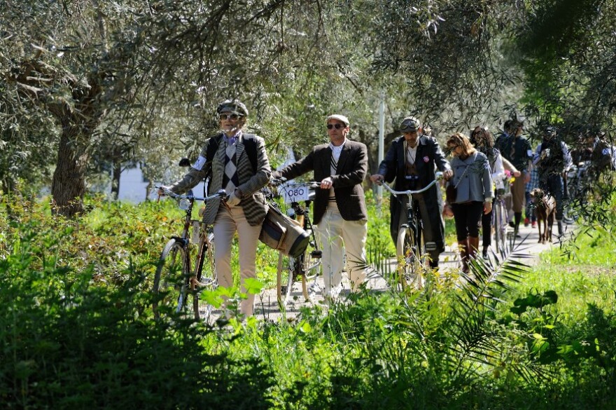 Τον Οκτώβριο οι Σπέτσες φορούν τα καλά τους και υποδέχονται το 5ο Tweed Run 