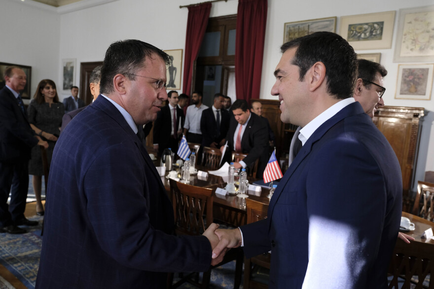 Τσίπρας: Αφήνουμε πίσω μας την κρίση - Ρος: Νιώθουμε μεγάλη χαρά που η οικονομία βελτιώνεται