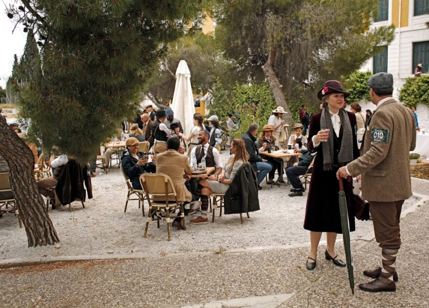 Τον Οκτώβριο οι Σπέτσες φορούν τα καλά τους και υποδέχονται το 5ο Tweed Run 