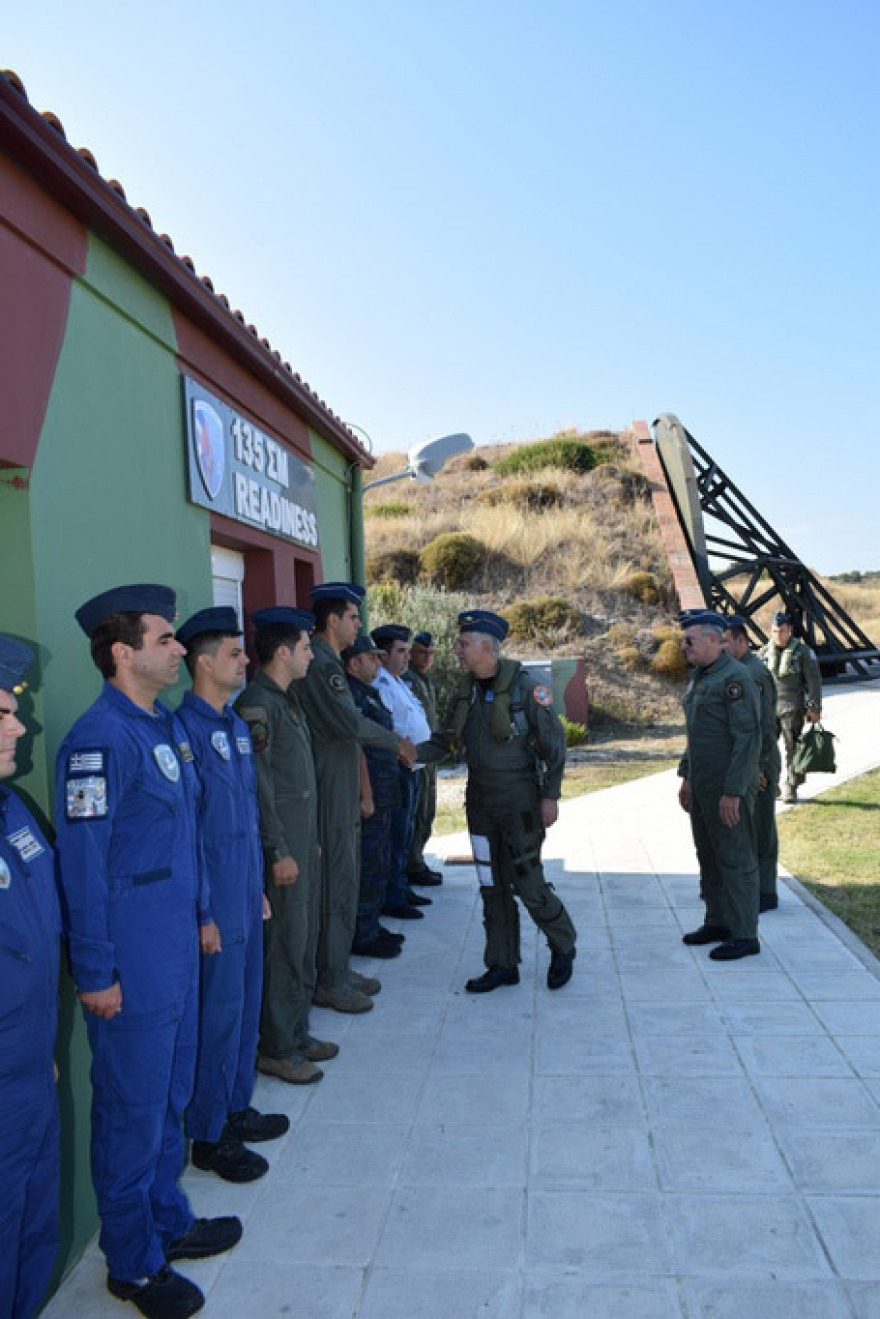 Φωτογραφίες: Στη Σκύρο με F-16 ο αρχηγός του Γενικού Επιτελείου Αεροπορίας