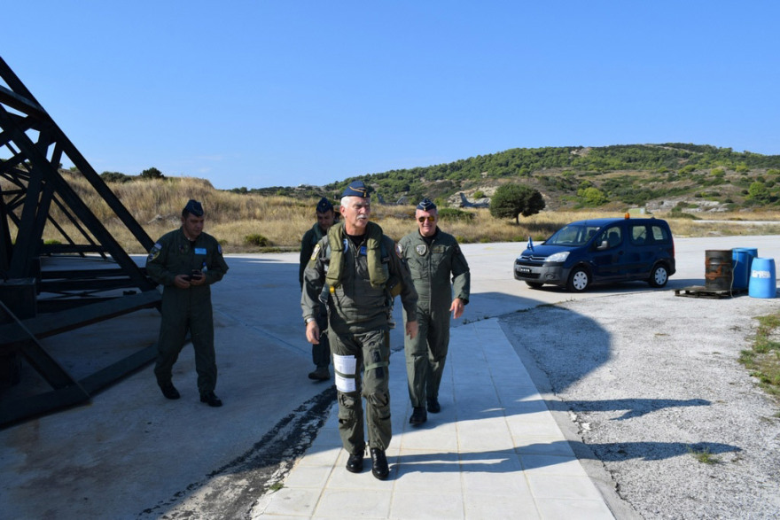 Φωτογραφίες: Στη Σκύρο με F-16 ο αρχηγός του Γενικού Επιτελείου Αεροπορίας