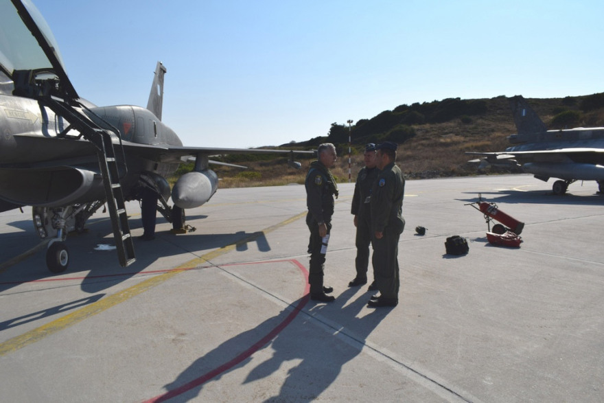 Φωτογραφίες: Στη Σκύρο με F-16 ο αρχηγός του Γενικού Επιτελείου Αεροπορίας