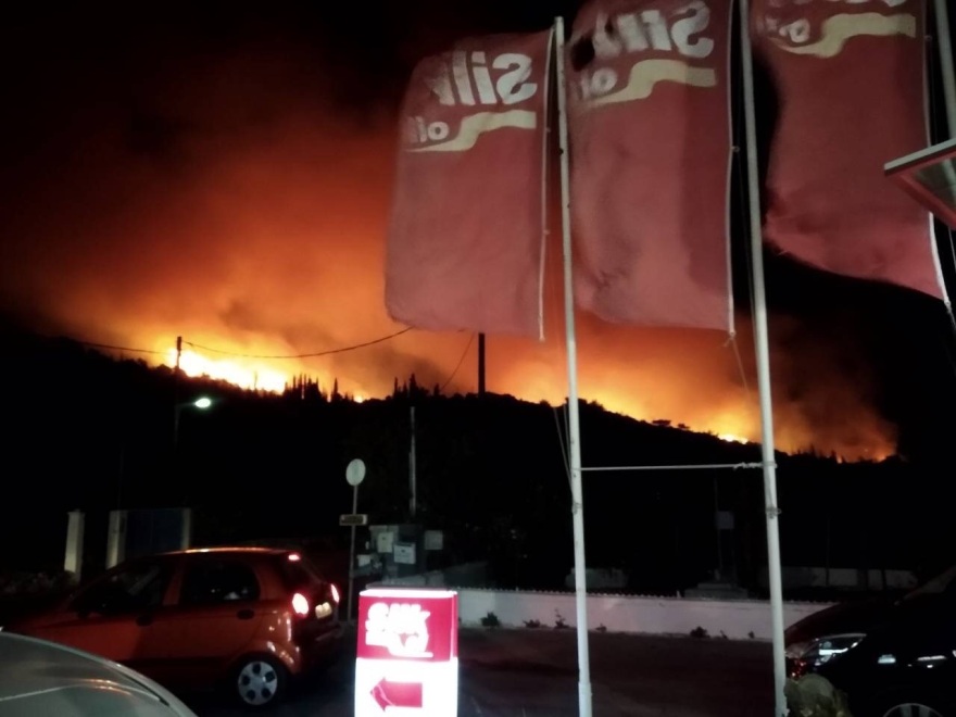 Σάμος: Ξέσπασε πυρκαγιά σε χαράδρα