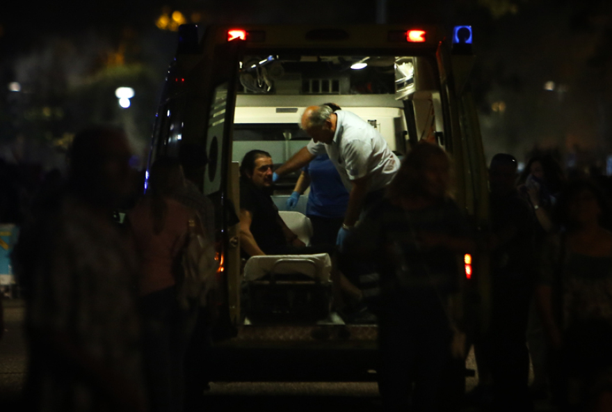 «Γυαλιά - καρφιά» τα έκαναν κουκουλοφόροι στη Θεσσαλονίκη – Προσαγωγές και τραυματίες 