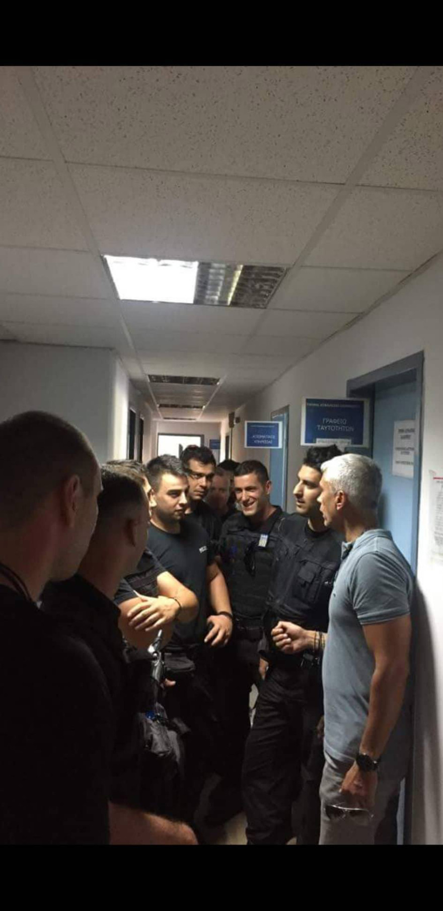 Απόδραση κρατουμένου από το ΑΤ Ελληνικού: Έφυγε μέσα από τα χέρια των αστυνομικών