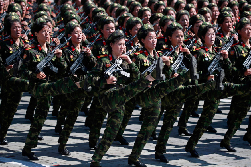 Η Βόρεια Κορέα «έκλεισε» τα 70: Χωρίς βαλλιστικούς πυραύλους αλλά με... Ντεπαρντιέ η φετινή στρατιωτική παρέλαση