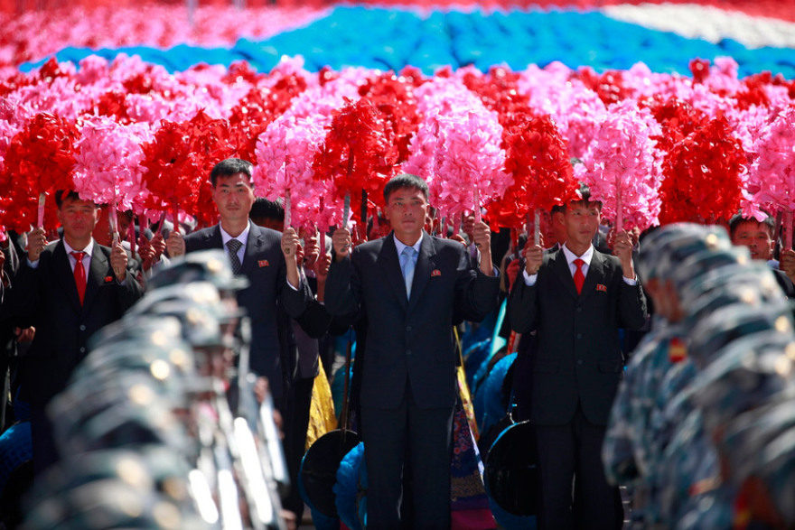 Η Βόρεια Κορέα «έκλεισε» τα 70: Χωρίς βαλλιστικούς πυραύλους αλλά με... Ντεπαρντιέ η φετινή στρατιωτική παρέλαση