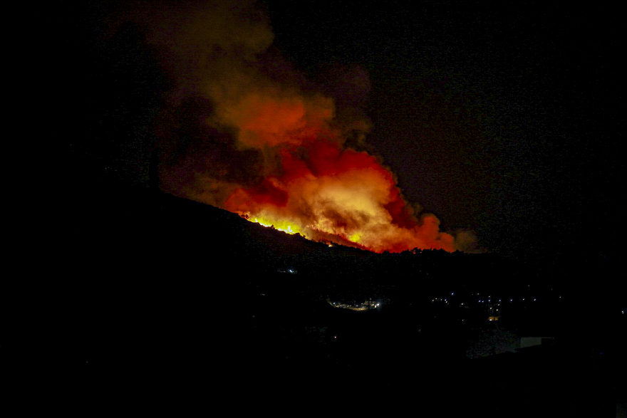 Φωτιά στη Σάμο: Σε ύφεση η μεγάλη πυρκαγιά σε δασική έκταση