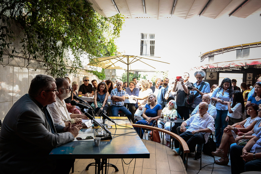 Θάνος Μικρούτσικος σε Κουτσούμπα: «Εγώ Δημήτρη μου είμαι οριστικά στο ΚΚΕ»