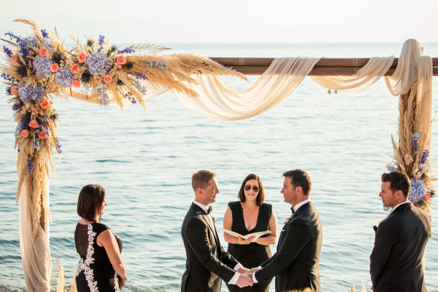 Δείτε φωτογραφίες από τον πρώτο gay γάμο στον Βόλο