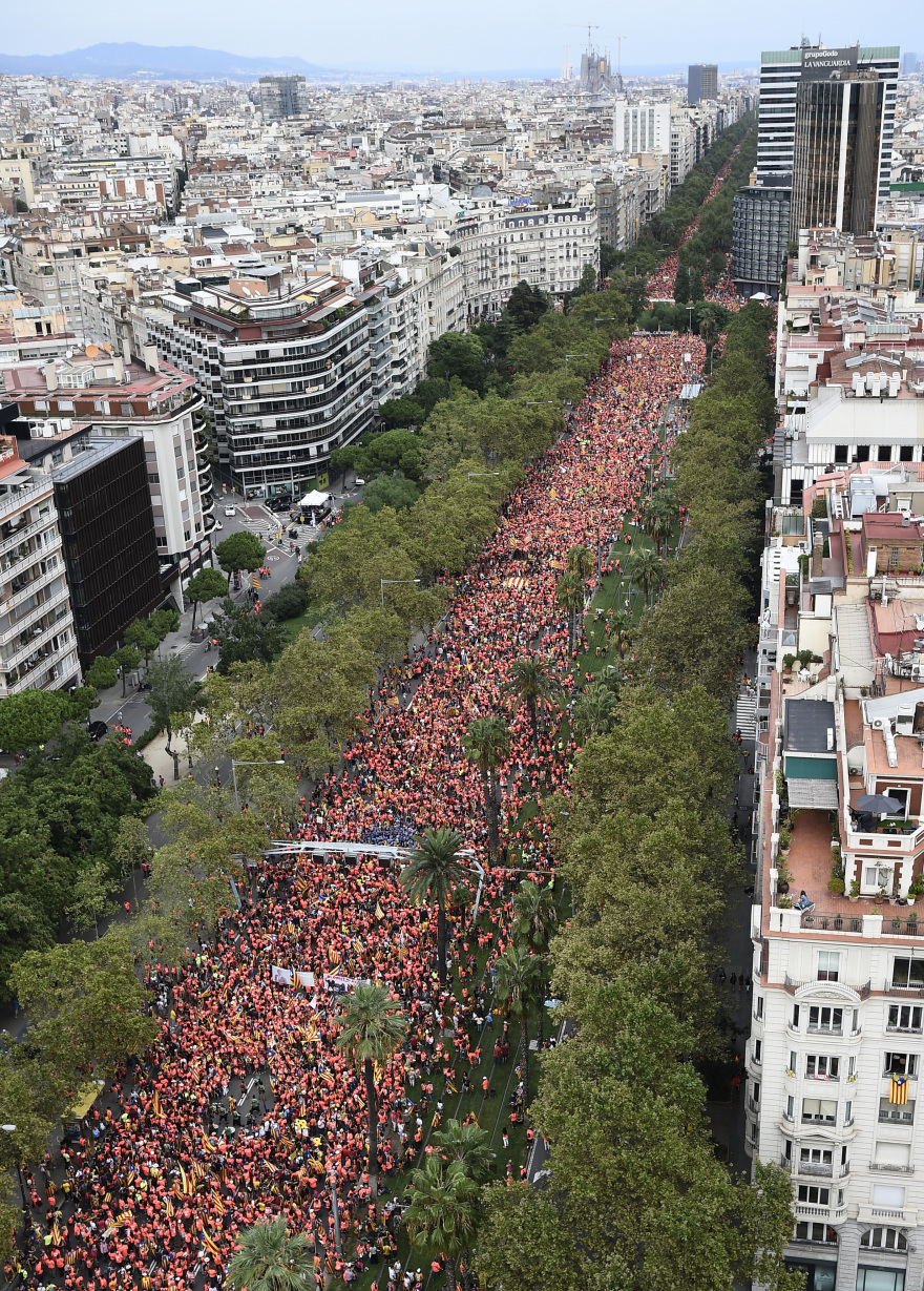 Βαρκελώνη: Πάνω από 1.000.000 Καταλανοί στους δρόμους ζητώντας ανεξαρτησία