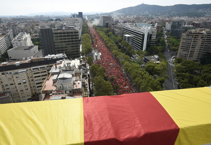 Βαρκελώνη: Πάνω από 1.000.000 Καταλανοί στους δρόμους ζητώντας ανεξαρτησία