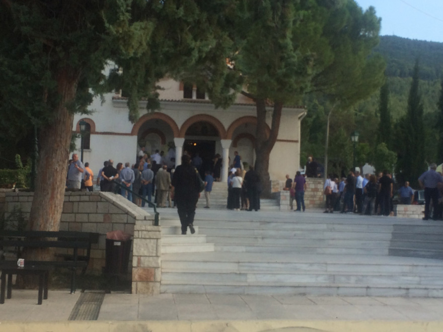 Ανείπωτος πόνος στην κηδεία του 57 χρονου φαρμακοποιού