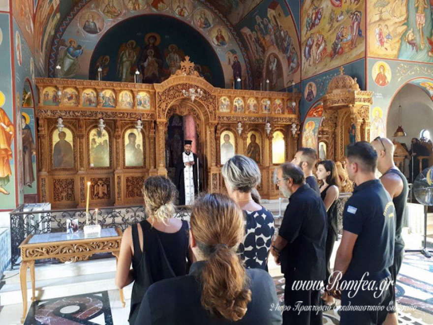 Μάτι: Σε κλίμα συγκίνησης παραδόθηκαν στους πυρόπληκτους είδη βοήθειας από 12 νησιά