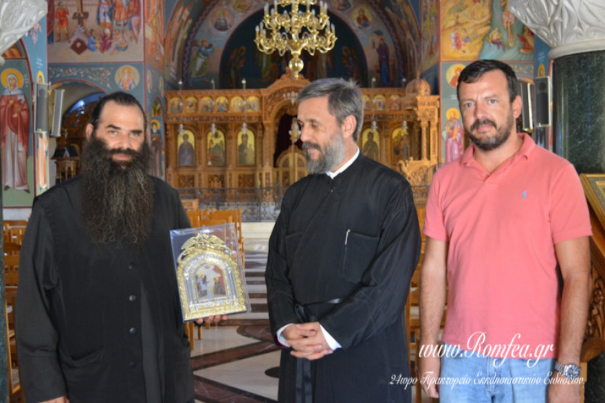 Μάτι: Σε κλίμα συγκίνησης παραδόθηκαν στους πυρόπληκτους είδη βοήθειας από 12 νησιά