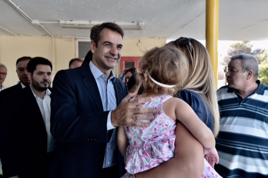 Φωτογραφίες: Ο Κυριάκος Μητσοτάκης στον αγιασμό σχολείων στη Ραφήνα