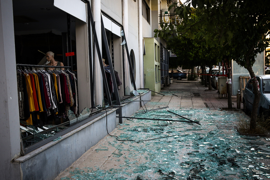 Βίντεο: Βομβαρδισμένο τοπίο στο Βύρωνα μετά από έκρηξη σε ΑΤΜ