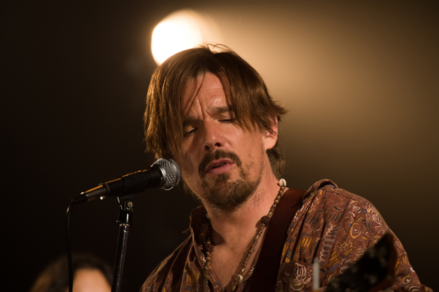 Ίθαν Χοκ: Ένα «ξεπεσμένος ροκ σταρ» που ξεχωρίζει