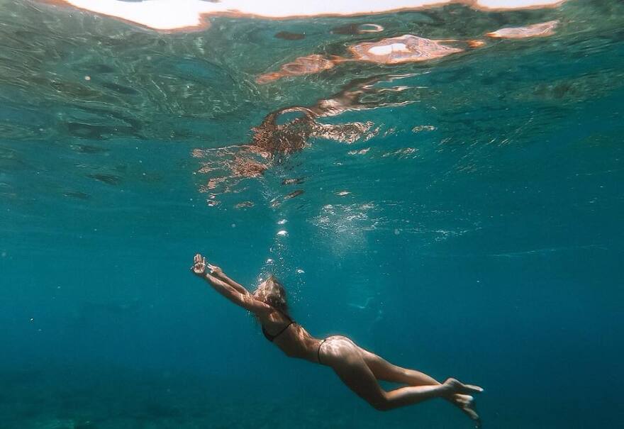 Κεφαλονιά: Με dress code η κηδεία της 20χρονης από την Αυστραλία, που αυτοκτόνησε σε θαλαμηγό