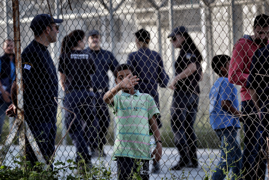 Guardian: Η Ελλάδα έχει τα μέσα να βοηθήσει τους πρόσφυγες στη Λέσβο... αλλά έχει τη θέληση;