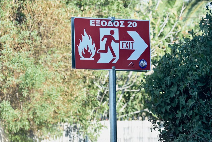 Μάτι: Έβαλαν πινακίδες διαφυγής αφού πρώτα θρηνήσαμε 99 νεκρούς