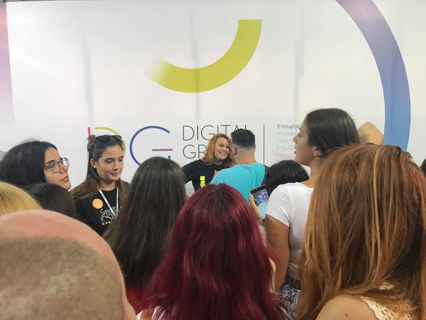 Ουρές στη ΔΕΘ για μία... σέλφι με τη Σίσσυ Χρηστίδου!