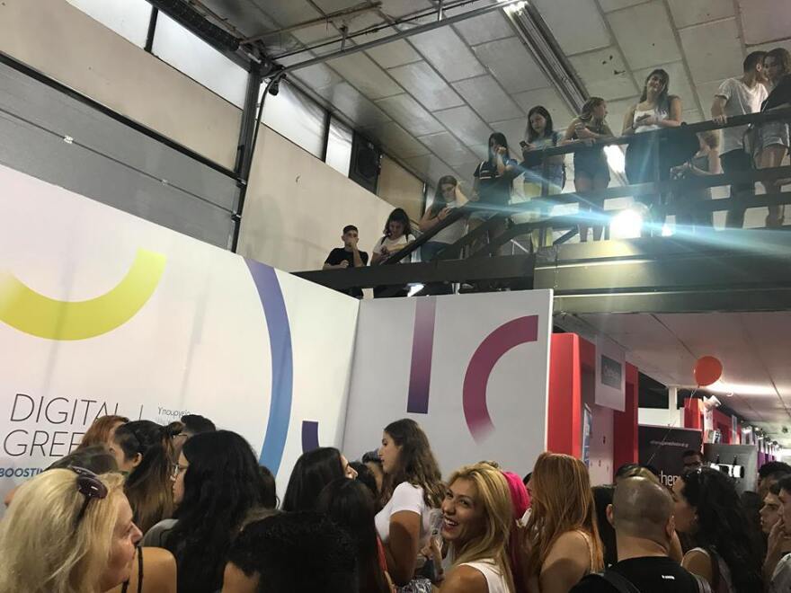 Ουρές στη ΔΕΘ για μία... σέλφι με τη Σίσσυ Χρηστίδου!