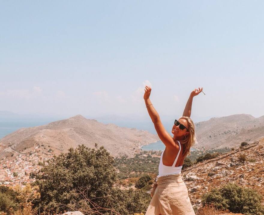 Το τελευταίο αντίο στην 20χρονη Αυστραλή που αυτοκτόνησε σε θαλαμηγό στην Κεφαλονιά 