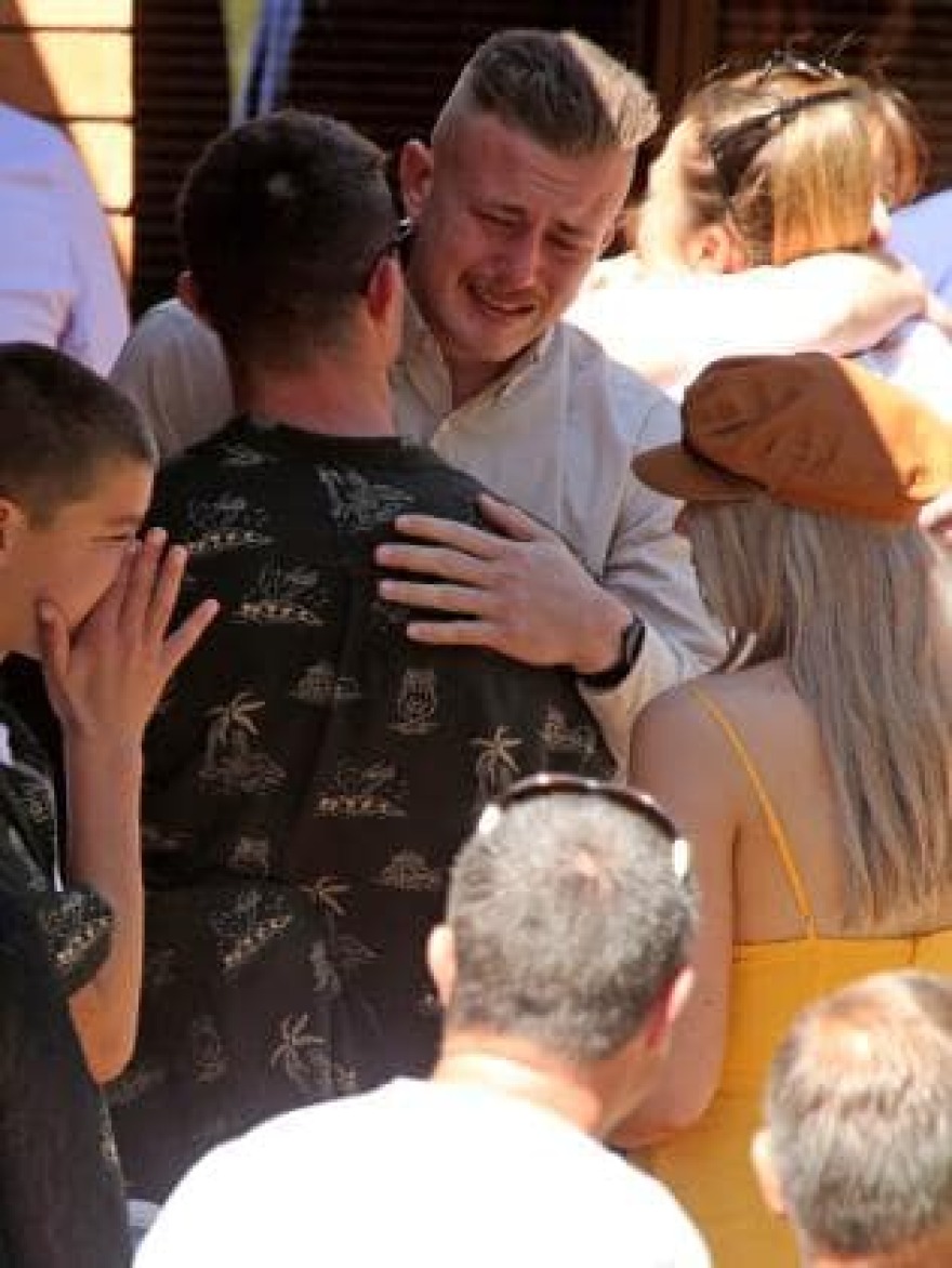 Το τελευταίο αντίο στην 20χρονη Αυστραλή που αυτοκτόνησε σε θαλαμηγό στην Κεφαλονιά 