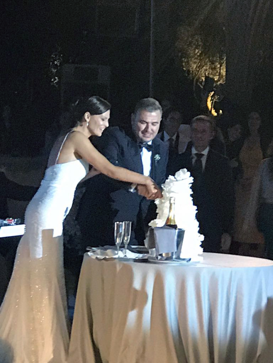 Αντώνης Ρέμος - Υβόννη Μπόσνιακ: Δείτε όλα όσα έγιναν στο γάμο της χρονιάς 