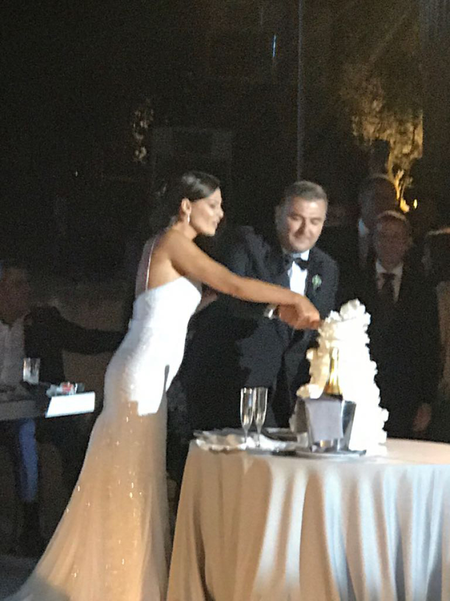 Αντώνης Ρέμος - Υβόννη Μπόσνιακ: Δείτε όλα όσα έγιναν στο γάμο της χρονιάς 