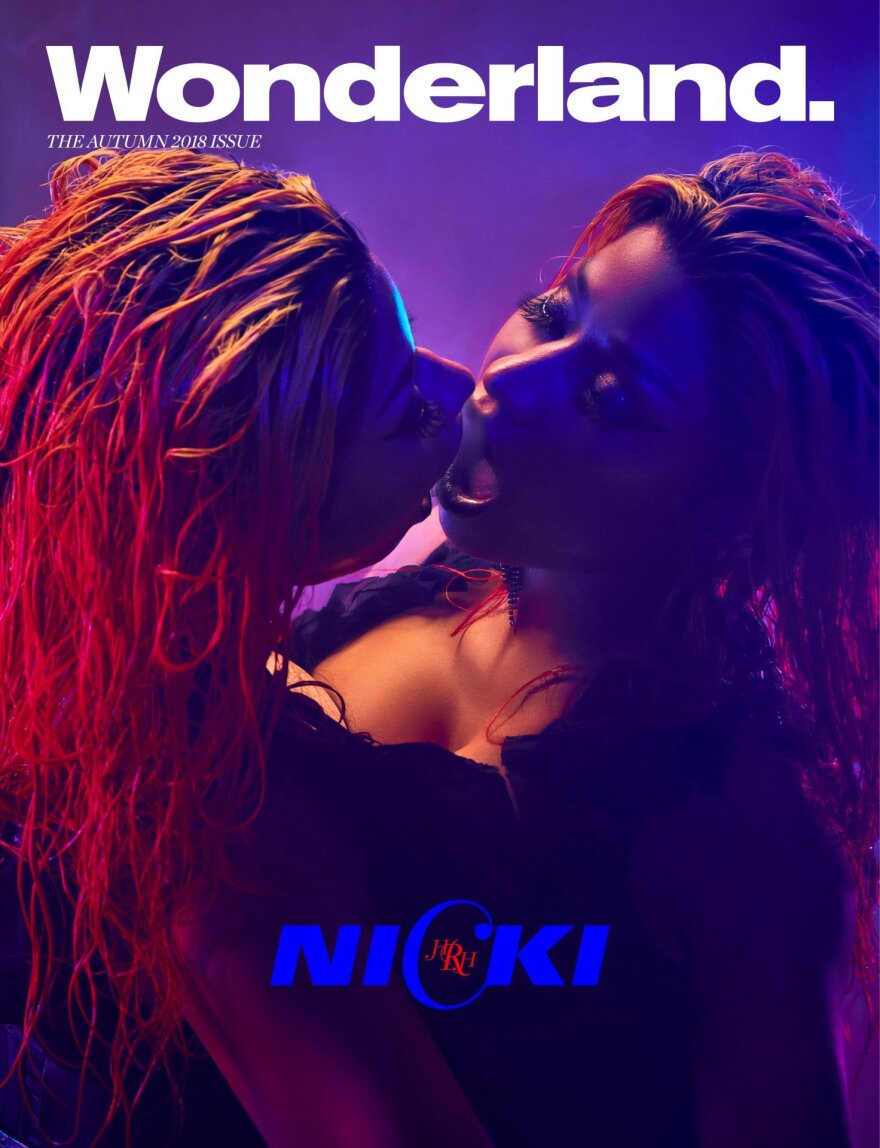 Η Nicki Minaj προτάσσει στήθος και οπίσθια για να καλωσορίσει το φθινόπωρο  