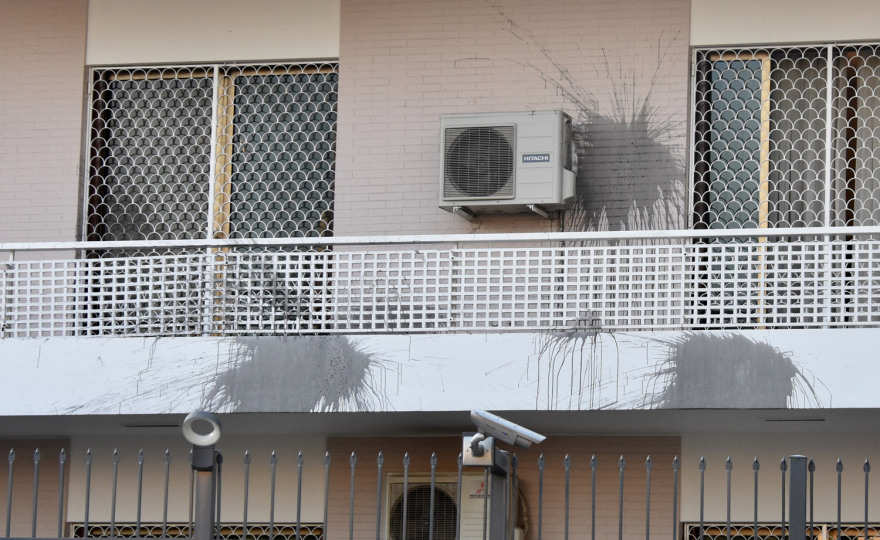 Ρουβίκωνας για την επίθεση στην πρεσβεία του Ιράν: Μια χαρά αντέδρασε ο φρουρός...