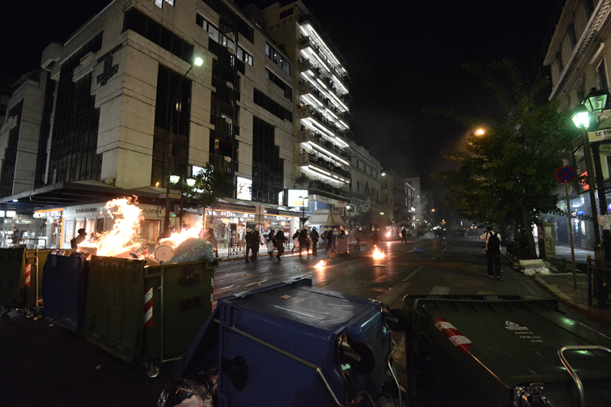 Επεισόδια στην πορεία για τον Φύσσα σε Πειραιά - Θεσσαλονίκη