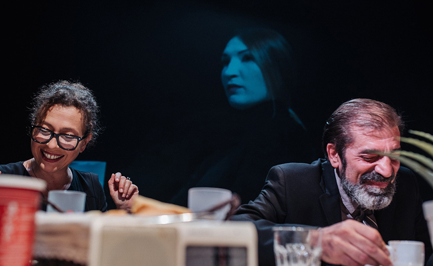 Αναζητώντας την «Απελευθέρωση» γύρω από ένα τραπέζι