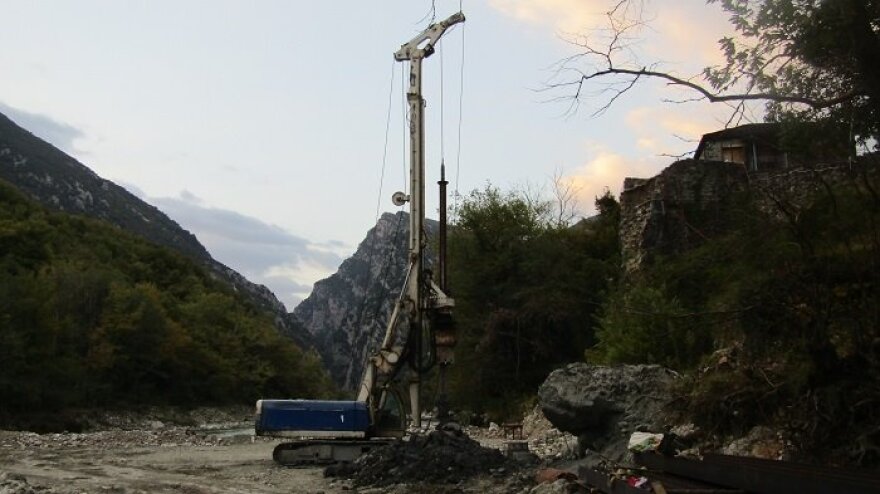 Έπεσαν οι υπογραφές για το Γεφύρι της Πλάκας