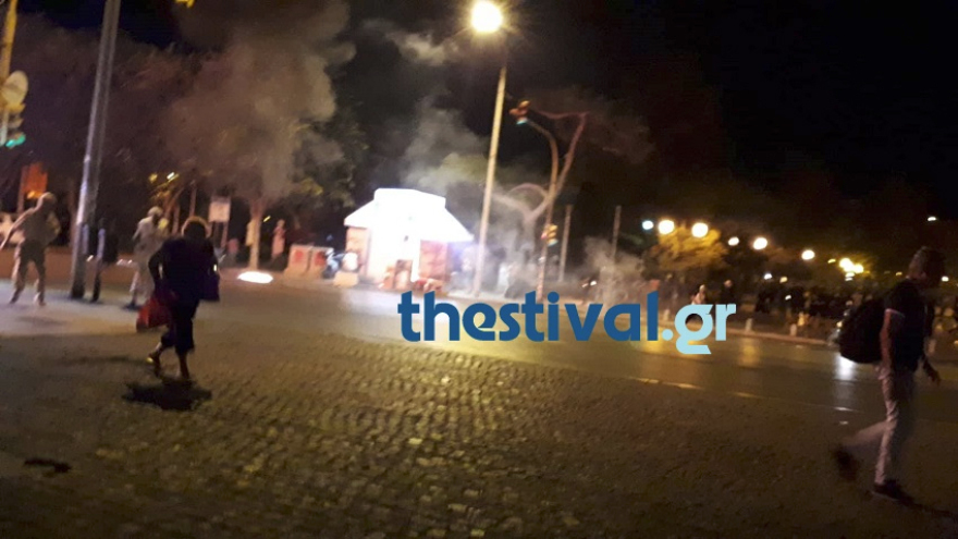 Επεισόδια στην πορεία για τον Φύσσα σε Πειραιά - Θεσσαλονίκη