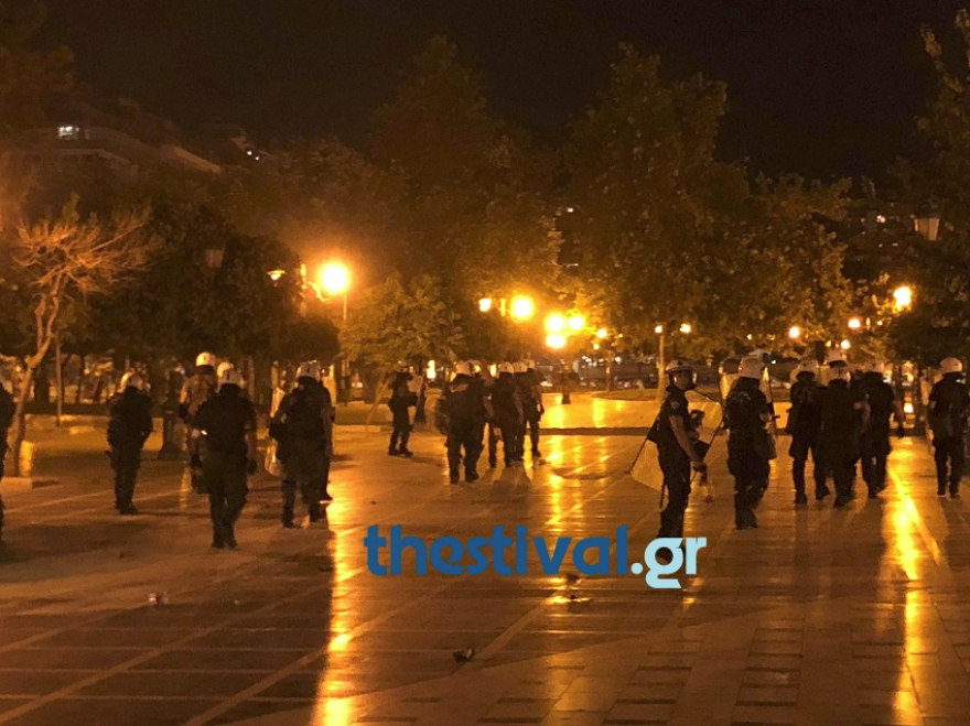 Επεισόδια στην πορεία για τον Φύσσα σε Πειραιά - Θεσσαλονίκη