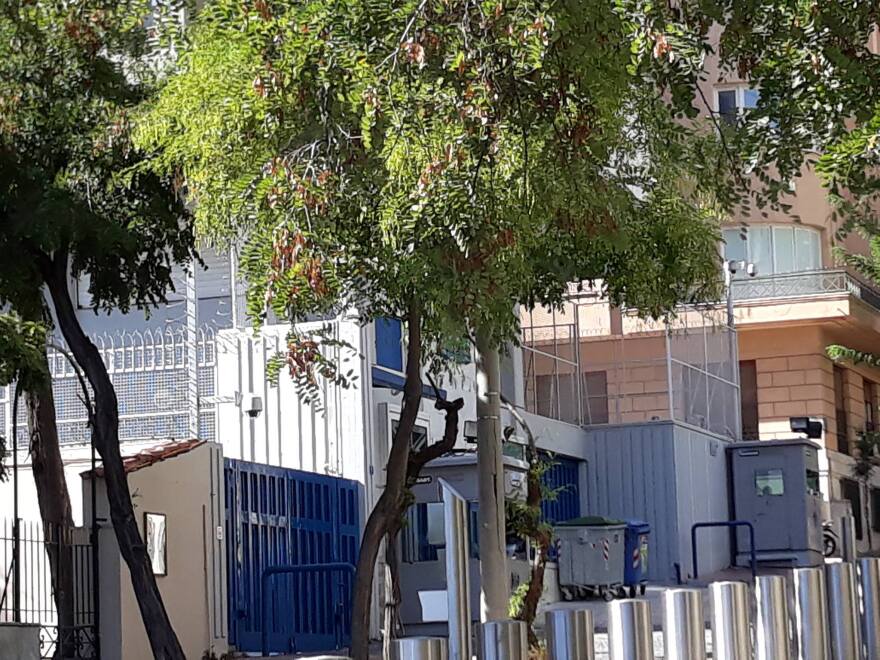 Ο «Ρουβίκωνας» απαντά στην Παπακώστα: Παρακολουθούσαμε τη βρετανική πρεσβεία, ξεφύγαμε σε 13 λεπτά