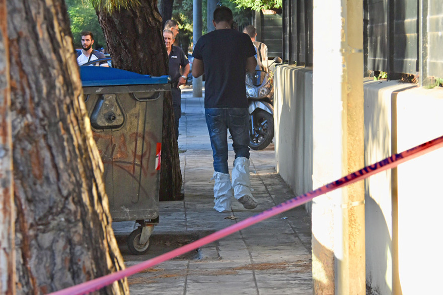 Έγκλημα στην Κηφισιά: «Γάζωσαν» με καλάσνικοφ την 33χρονη