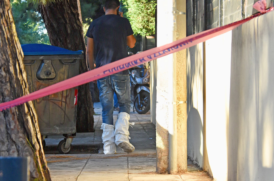 Έγκλημα στην Κηφισιά: Στο παρελθόν της 33χρονης ψάχνουν να βρουν τους εκτελεστές με το καλάσνικοφ