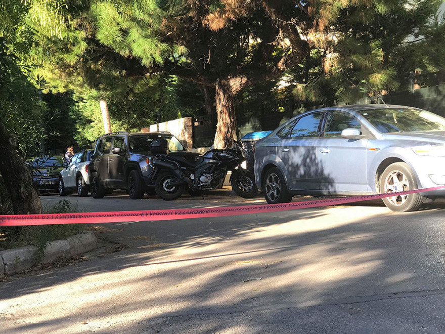 Έγκλημα στην Κηφισιά: «Γάζωσαν» με καλάσνικοφ την 33χρονη